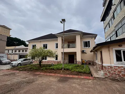 4 Bedroom Detached with 2 BQ and Pool