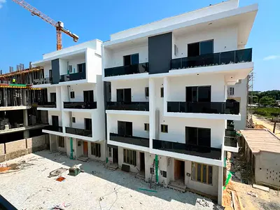 Exclusive 3 Bedroom Penthouse with Private Elevator, BQ, Pool & Gym