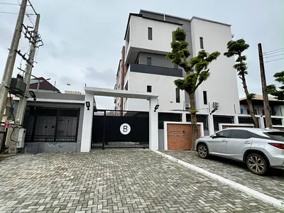 Exquisite 3 Bedroom Maisonette with Pool