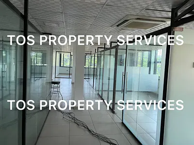 Massive Groundfloor Commercial Space