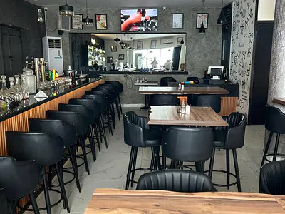 A Fully Functional Restaurant Space on 211SQM Is Available