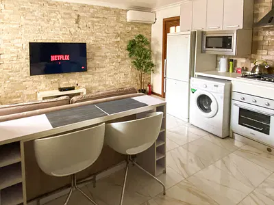 Stylish 1-Bedroom Apartment with Rooftop Garden
