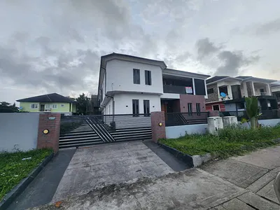 A Contemporary 7 Bedrooms Fully Detached Duplex