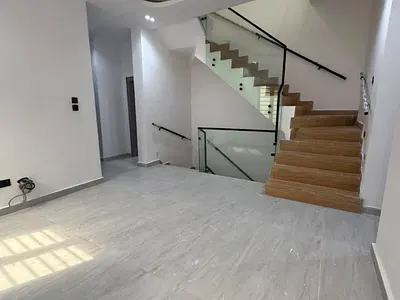 5 Bedroom Detatched Duplex