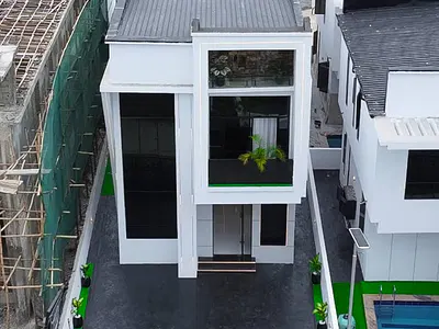 Luxury 5-Bedroom Detached Duplex with Swimming Pool