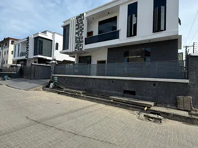 Luxury 5 Bedroom Fully Detached Duplex