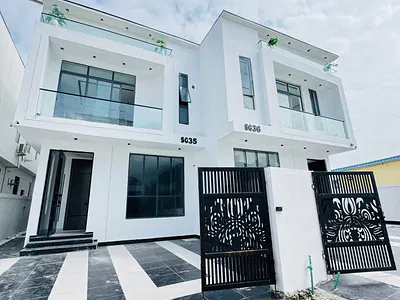 Nicely Built Semi Detached Duplex Selling @chevron