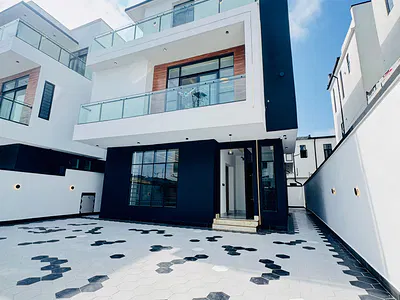 Luxurious 5 Bedroom Fully Detached Duplex +bq+office