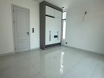 5 Bedroom Detatched Duplex