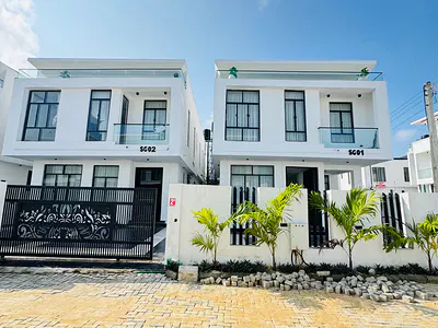 Brand New Spacious 5bedroom Fully Detached Duplex +bq+pool