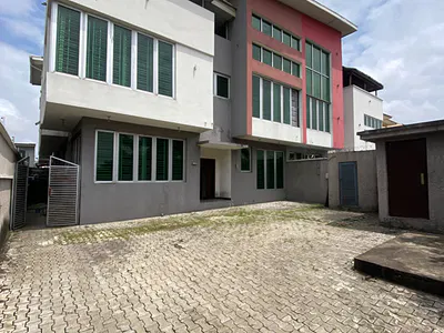 4 Bedroom Semi Detached with Security