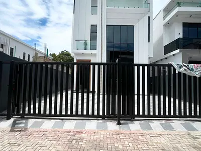 Five Bedroom Duplex with Swimming Pool, BQ