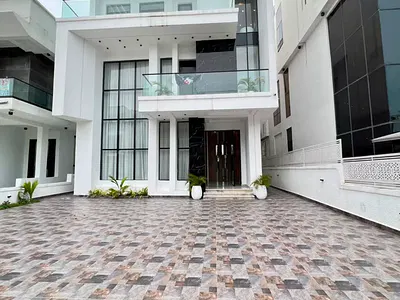 Five Bedroom Duplex with Swimming Pool, Cinema