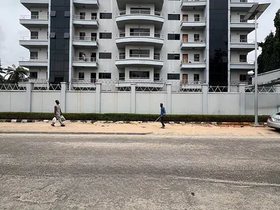 Luxury 3 Bedroom Fully Serviced Apartment with BQ