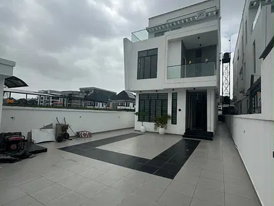 5 Bedroom Fully Detached