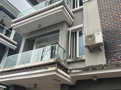 Distress 4 Bedroom Terrace Duplex