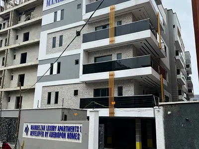 3 Bedroom Apartment with Pool, Gym, Elevator, Concierge Services & Wid