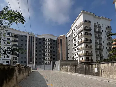 Serviced with 24/7 Power Supply 2 Bedroom En-Suite Flat