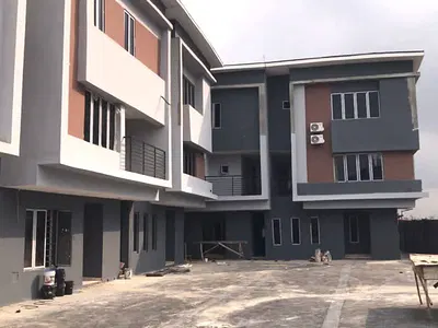4 Bedrooms Terrace Duplex