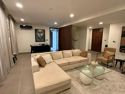 Water View 2 Bedroom+ BQ, Pool, Gym+ Elevator