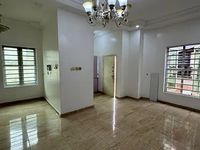 Self Contain Studio