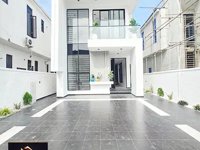 Brand New 5 Bedroom Detached Home with Swimming Pool & Gym