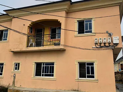 Well Maintained 5 Nos of 3bedroom Flat on Standard Plot with C of O.