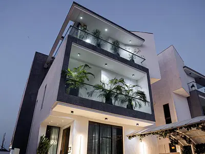 Private 5 Bed Duplex with Cinema, Gym, Pool, PS5, Bathtub & Snoooker