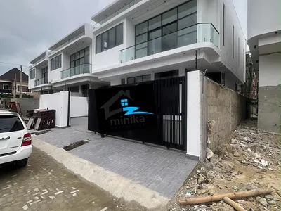 Beautifully Built 4 Bedroom Fully Detached Duplex