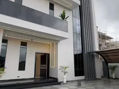 Luxury 6 Bedroom Detached Duplex