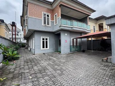 Well-Maintained 5 Bedroom Fully Detached Duplex with BQ