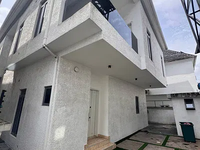 Exclusive 5 Bedroom Fully Detached Duplex with BQ