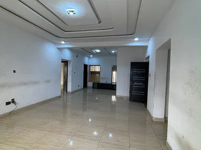 3 Bedrooms Flat