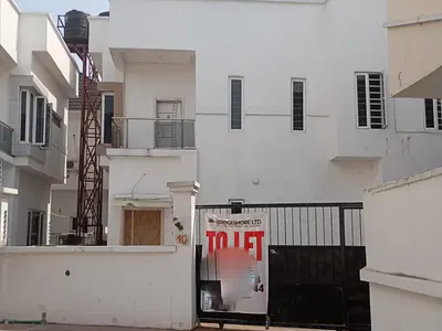 4-Bed Luxury Duplex (Self Compound)