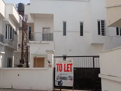 4-Bed Luxury Duplex (Self Compound)