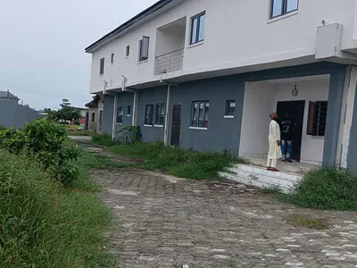 Luxurious 3 Bedroom Upstairs