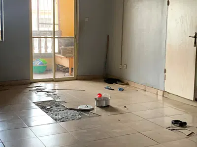 Spacious 2 Bedroom Flat (Upstairs)