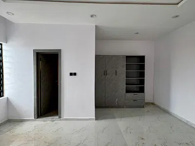 Spacious 4 Bedroom Terrace