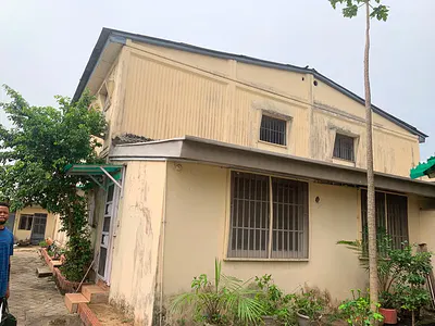 4 Bedroom Semi Detached House with BQ Commercial Use
