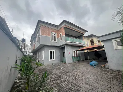 A Stand Alone 5 Bedroom House Plus a Room Service Quarters