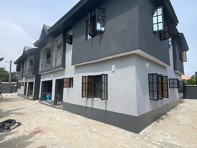 Spacious Upstairs 3 Bedroom Apartment