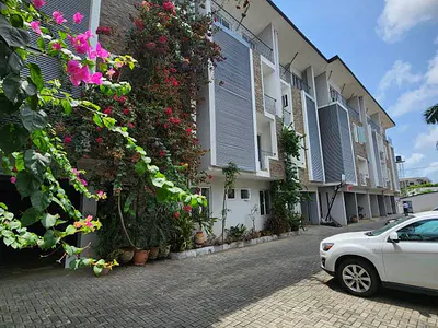 Well Maintained 4 Bedroom Terraced Duplex with BQ