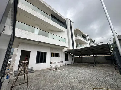 6 Bedroom Fully Detached Duplex