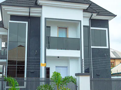 Contemporary 5-Bedroom Duplex
