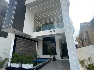 Luxury Contemporary 5 Bedroom Fully Detached Duplex