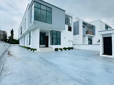 Tastefully Finished 4 Bedroom