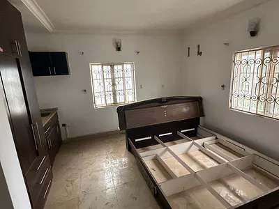 A Standard Studio Self Contain Apartment in a Decent Neighborhood