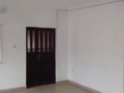 Well Spacious 3 Bedroom Flat with Rooms En-Suite Upstairs