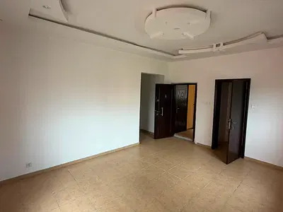 Beautiful Spacious Built 3 Bedrooms Apartment
