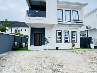 Massively Built 5 Bedroom Fully Detached Duplex Selling+bq